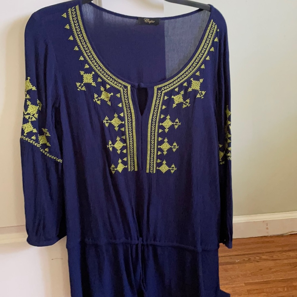 long sleeve sleeve shirt with embroidered front